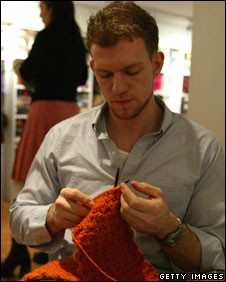 Click image for larger version  Name:	_45002296_manknitting_getty226.jpg Views:	0 Size:	19.5 KB ID:	498273