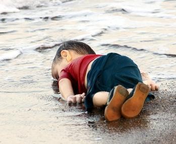 Click image for larger version  Name:	alan_kurdi_lifeless_body.jpg?w=349&amp;h=286.jpg Views:	0 Size:	27.8 KB ID:	498580